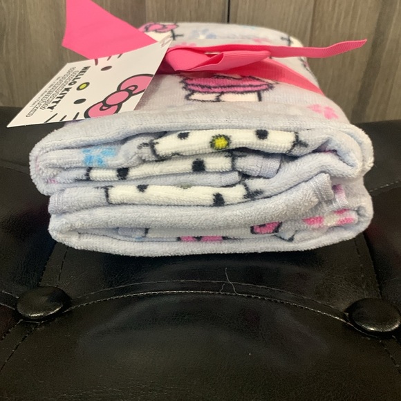 New Hello Kitty Light Lavender Floral Set Of 2 Hand Towels Towel With Tag & Bow - Picture 9 of 10